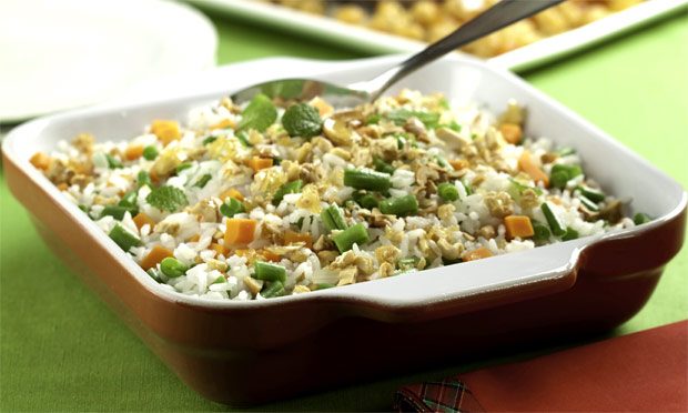 Arroz de festa com legumes e castanha de caju