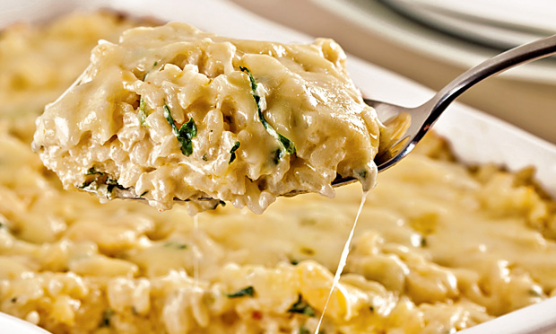 Arroz de forno cremoso com espinafre