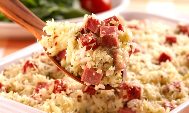 Arroz de forno com mortadela