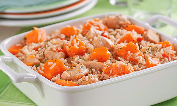 Arroz com frango e cubos de abóbora