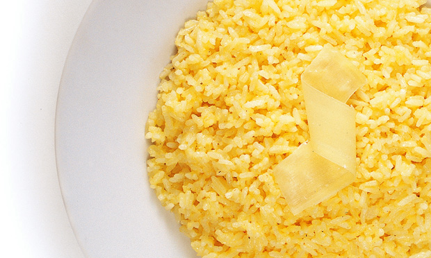 Arroz com queijo parmesão