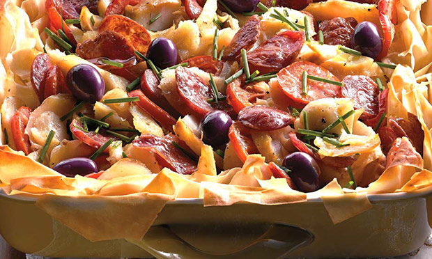Bacalhau ao forno com tomate, envolto em massa filo