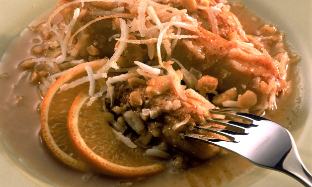 Banana assada com coco e amendoim