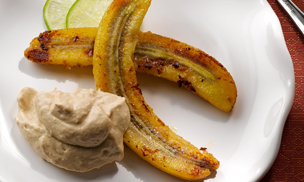 Banana dourada com creme de gengibre
