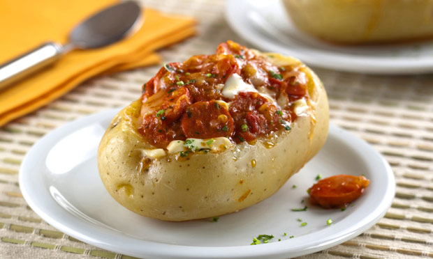 Batata assada recheada com salsicha (Baked Potato)