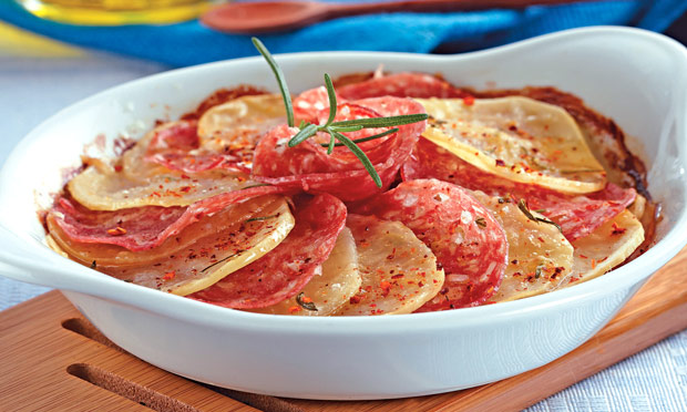 Batata e salame ao forno
