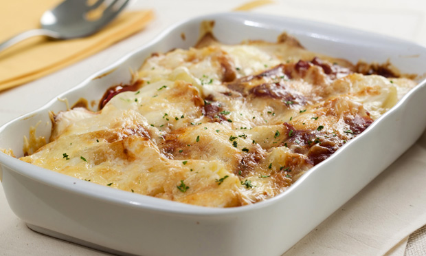 Batata gratinada aos dois molhos