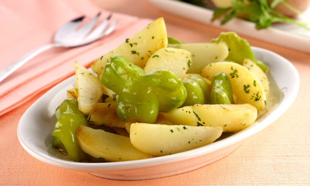 Batata sautée com pimenta-cambuci