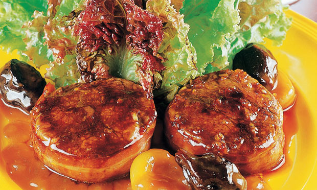 Bife ao molho de frutas