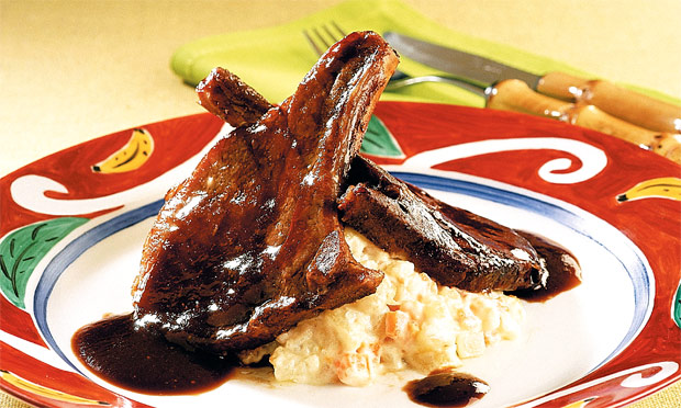 Bisteca de porco grelhada com molho agridoce