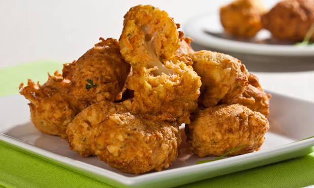 Bolinho de cenoura recheado de queijo