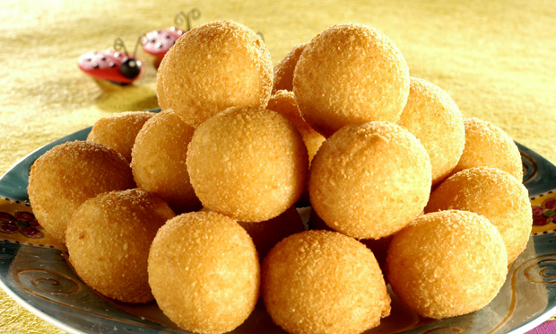 Bolinho de queijo com orégano