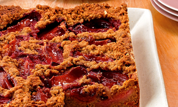 Bolo de ameixa com farofa