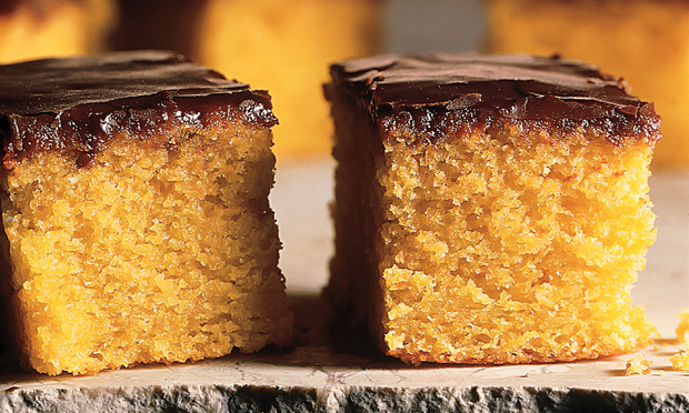 Bolo de Cenoura  Bolo de cenoura, Bolo de cenoura com chocolate, Bolo de  cenoura fácil