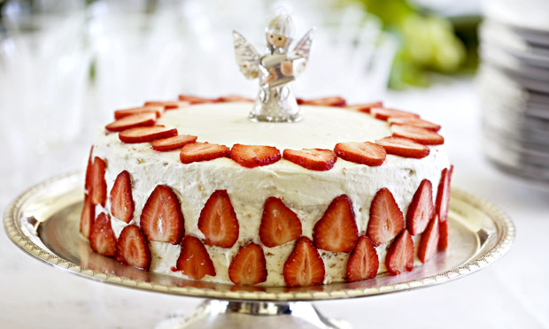 Bolo chiffon de morango
