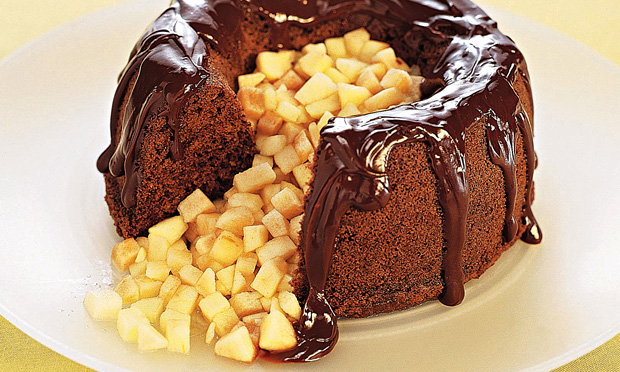 Bolo de chocolate com maçã