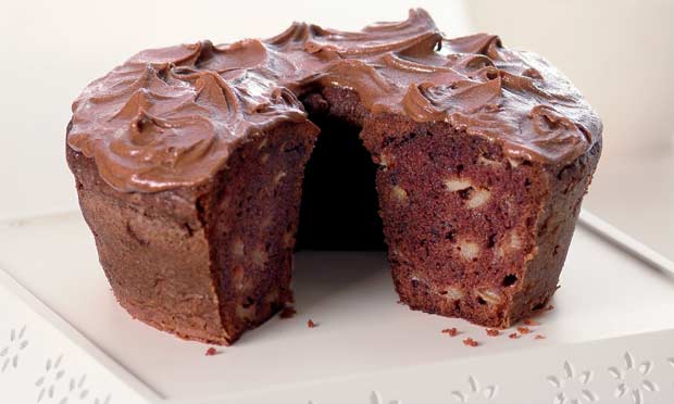 Bolo de chocolate e maçã