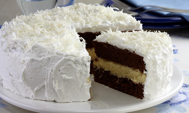 Bolo de Chocolate e Coco Prestígio