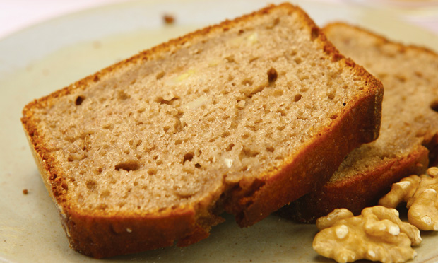 Bolo de banana e nozes