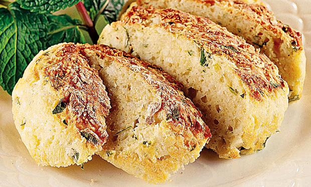 Bolo de batata-doce e hortelã