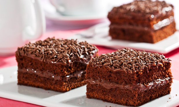 Bolo de brigadeiro e Coca-Cola®
