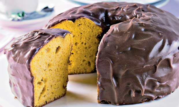 Bolo de cenoura e laranja