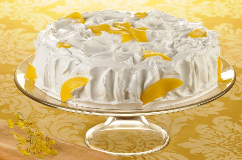 Bolo de chocolate com ameixa e pêssego