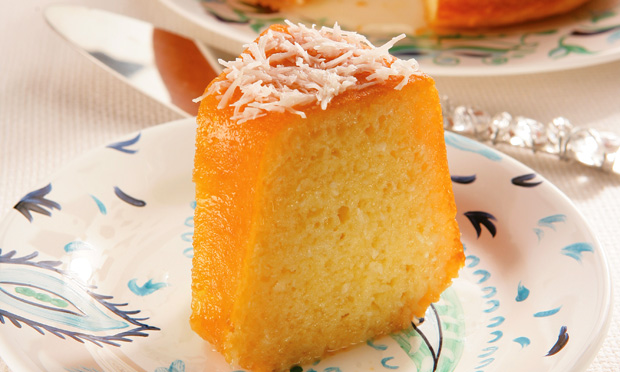 Bolo de coco com calda
