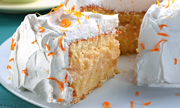 Bolo de laranja com recheio de coco