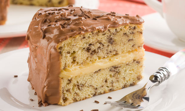 Bolo formigueiro recheado de brigadeiro branco