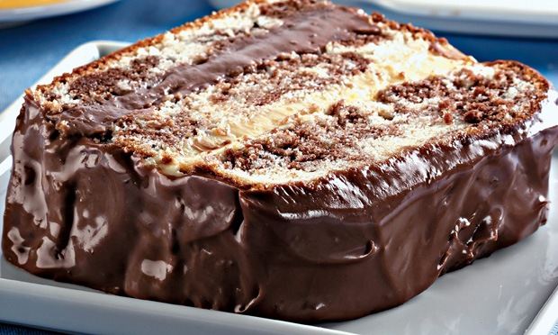 Bolo mármore de baunilha e chocolate