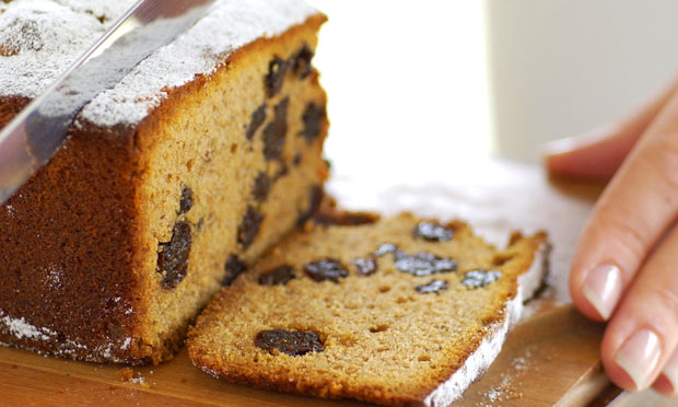 Bolo de mel e passas