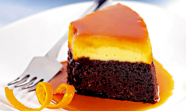 Bolo de chocolate com laranja cristalizada