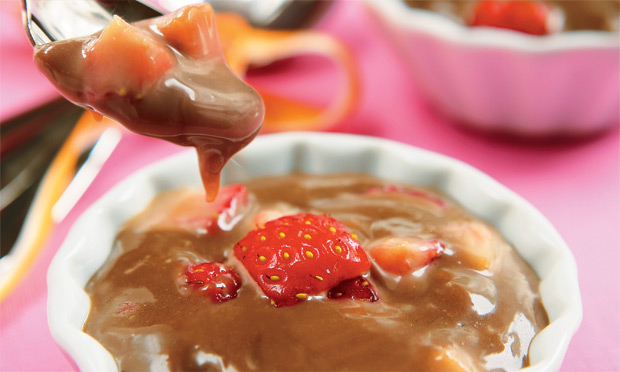 Brigadeiro light de colher com morangos