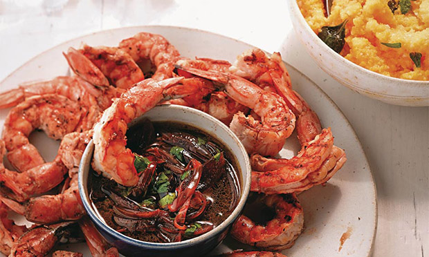 Camarões grelhados com canjiquinha