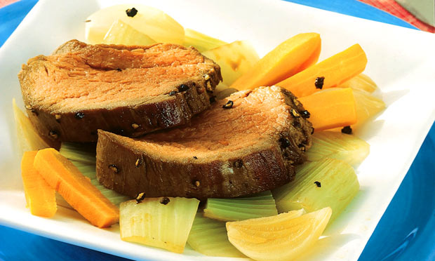 Carne assada com manteiga aromática