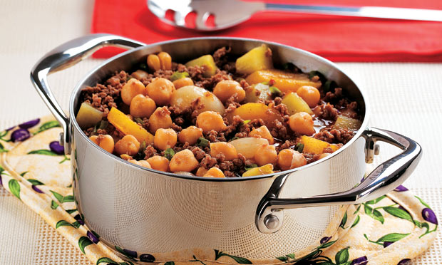 Carne moída com grão-de-bico, chuchu e mandioquinha