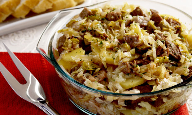 Carne de panela com batata e repolho