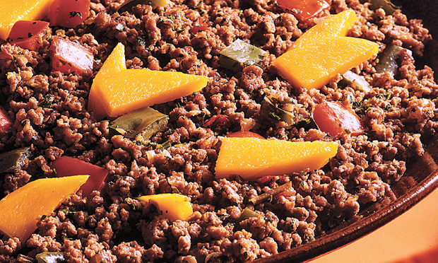 Carne moída com manga e pimentão