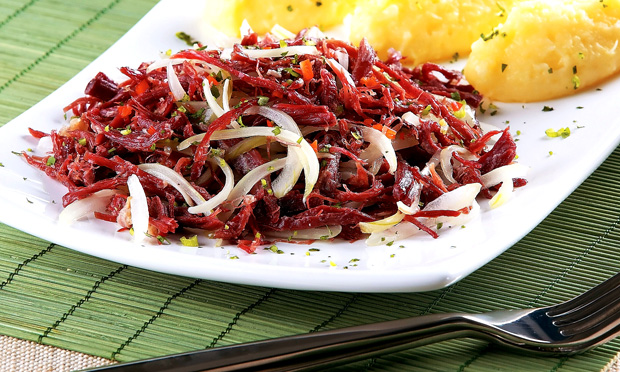 Carne-seca com purê de mandioca