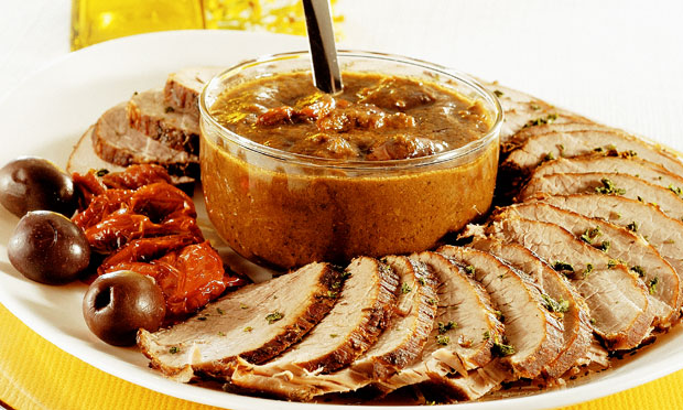 Carne com tomate seco e azeitona
