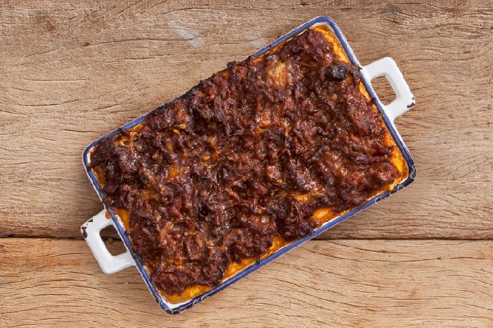Polenta cremosa com ragu