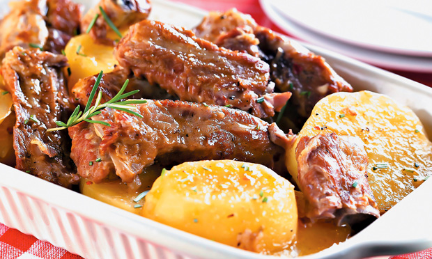 Costelinha de porco com batata