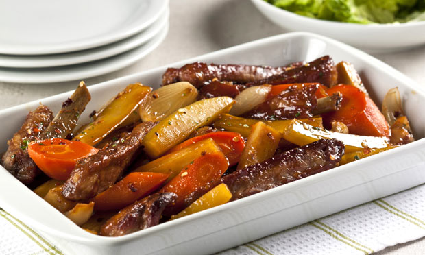 Costelinha suína assada com legumes