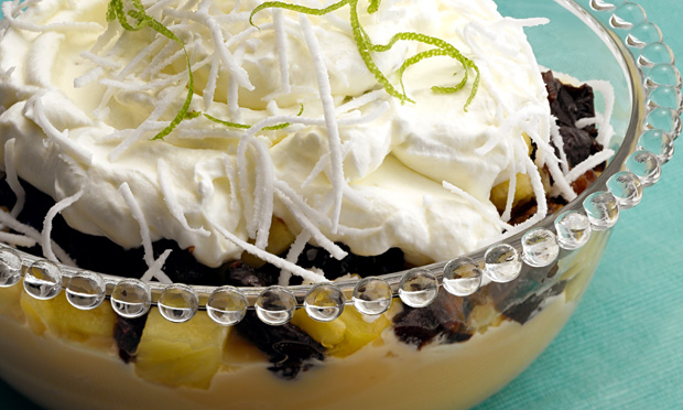 Creme com abacaxi, ameixa e coco