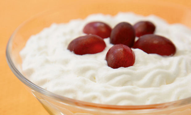Creme de baunilha com chantilly e uvas