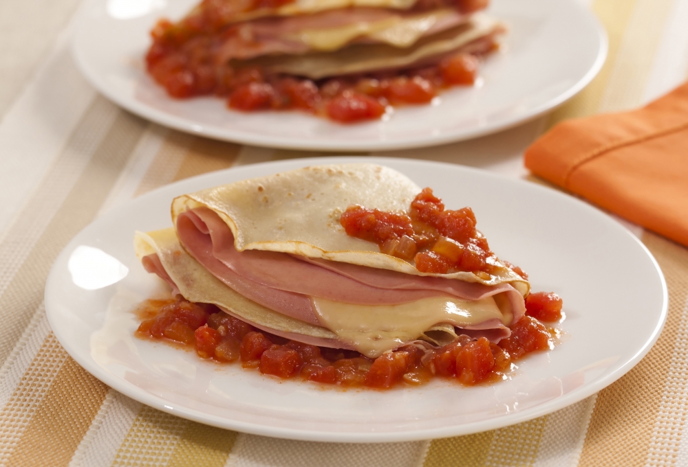 Crepe de mortadela e queijo