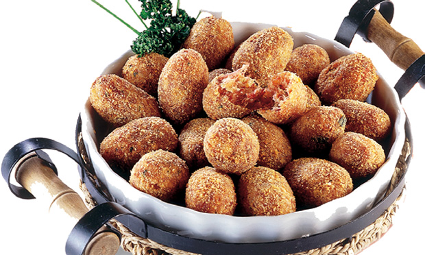 Croquete de mandioca com carne-seca
