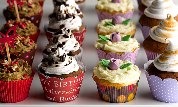 Cupcake de chocolate amargo com merengue