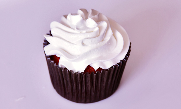 Cupcake vermelho com marshmallow